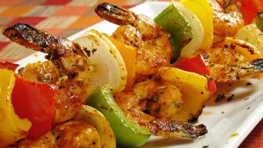 Σουβλάκια με κοτόπουλο και γαρίδες